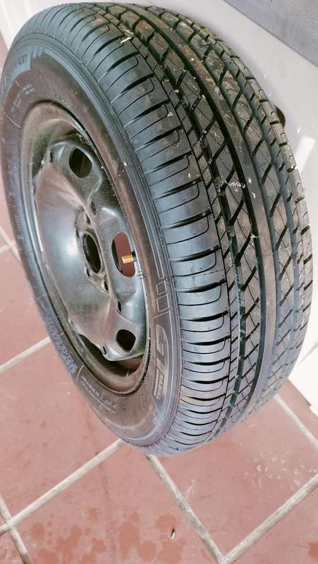 V W Polo Tyre and Rim - Like new 175-65-14