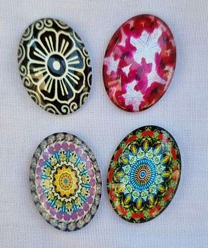 *Clearance Sale* DIY ***4pcs x ( 18x25mm)  Assorted / Oval Glass Cabochon
