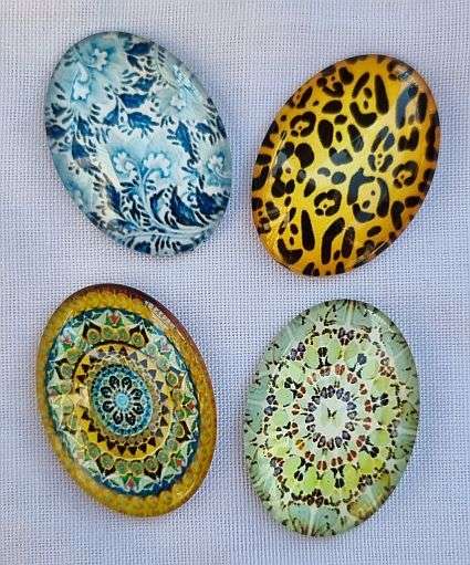 *Clearance Sale* DIY ***4pcs x ( 18x25mm)  Assorted / Oval Glass Cabochon