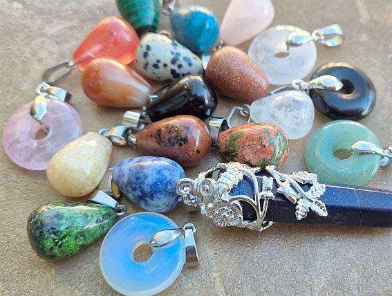 20pcs Assorted   / Natural / Synthetic  / Gemstone Pendants
