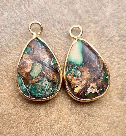 *Clearance Sale*1pc  Synthetic Assembled Bronzite and Imperial Jasper/ Gold Tone / Drop Pendant