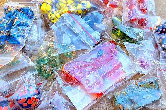 300 Packets Assorted  Beads //  Findings//Bid Per Packet // +/- 4.1Kg