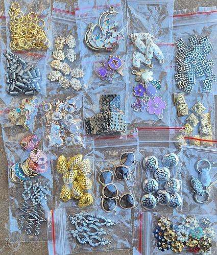 300 Packets Assorted  Beads //  Findings//Bid Per Packet // +/- 4.1Kg
