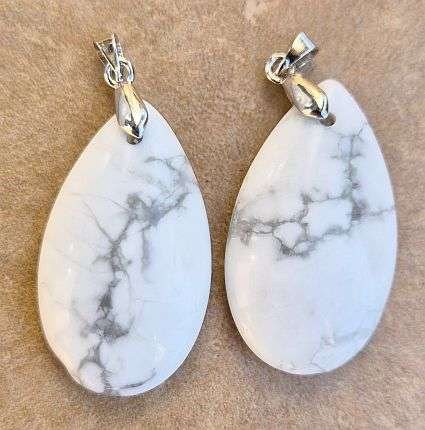 *Clearance Sale*1pc Natural /  Howlite / Silver Tone Brass  / Drop Pendant