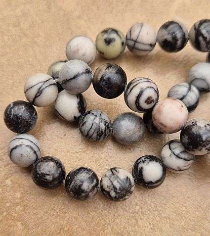 *Clearance Sale*1 Strand   (+/-8mm)  / Natural /Black Silk Stone/Netstone / Round Beads / +/- 46pcs