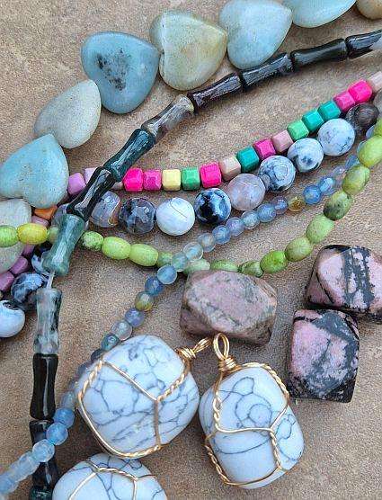 50 packets Natural / Synthetic   Gemstones / Bid Per Packet // +/- 3700pcs