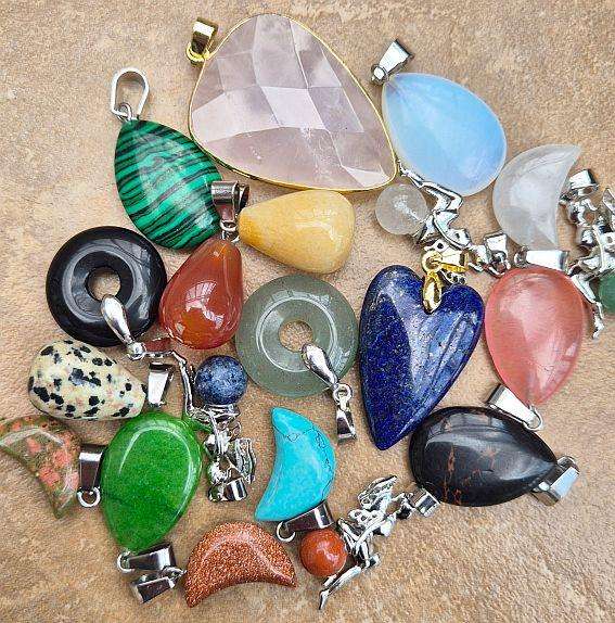 20pcs Assorted   / Natural / Synthetic  / Gemstone Pendants