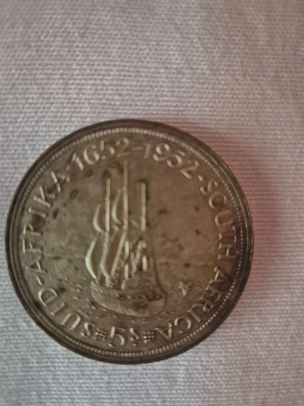 12× 5 shillings coins ..1 bid for lot see photos