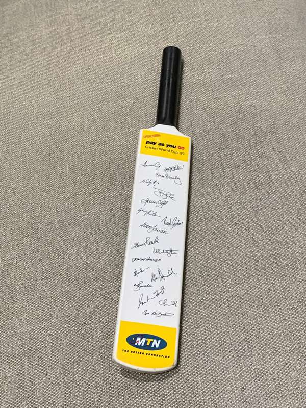 Limited Edition Promotional Mini Cricket Bat  Proteas Team  Printed Signatures  1999 Cricket WC
