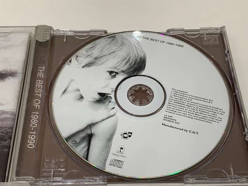 CD - U2 . The Best Of 1980-1990  Disc In Great Condition - Tested