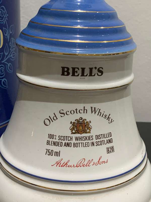 Wade Porcelain Bells Whisky Decanter  90th Birthday - Queen Mother - 4 August 1990 (empty)