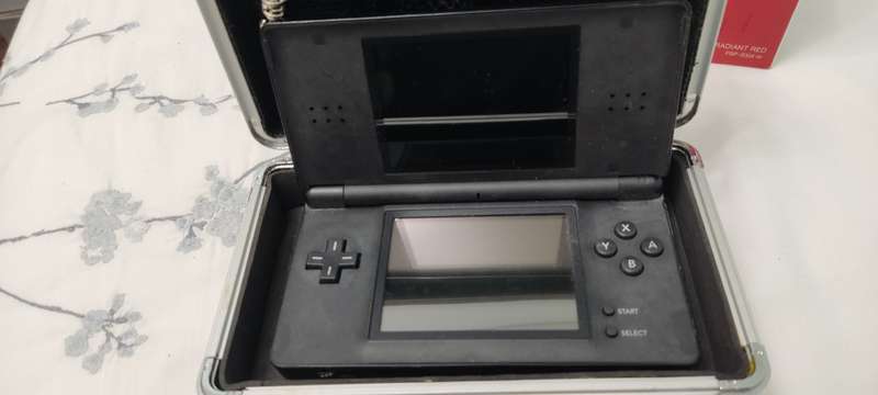 Nintendo DS Lite + 3 Games + Case