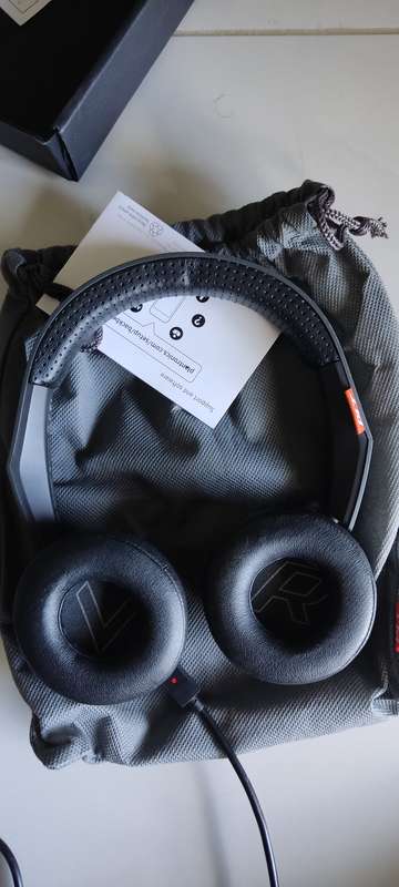 Plantronics Backbeat 505 Wireless Bluetooth headphones