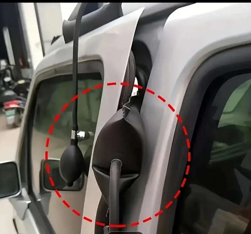 Emergency entry tool