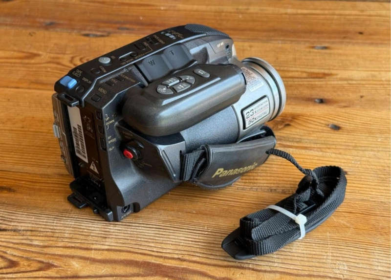 Vintage Panasonic LV-678 camcorder
