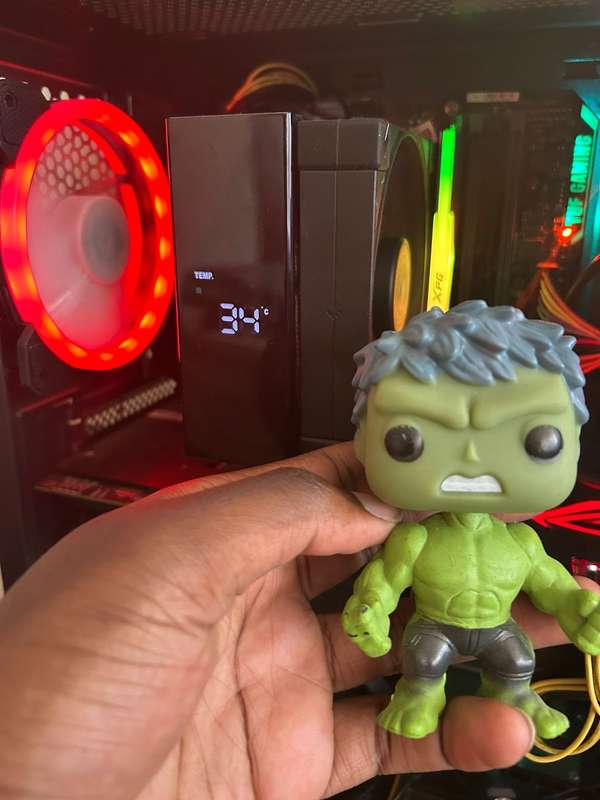 Gaming PC 9th gen I5 + 16GB RAM + 8GB GPU + 4 controllers