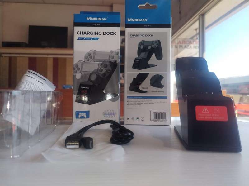 Mikiman Charging Dock for PS4 / Slim / Pro Controllers