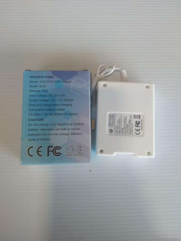 4-Slots USB Charger AA-AA 1.2V NI-MH/NI-CD