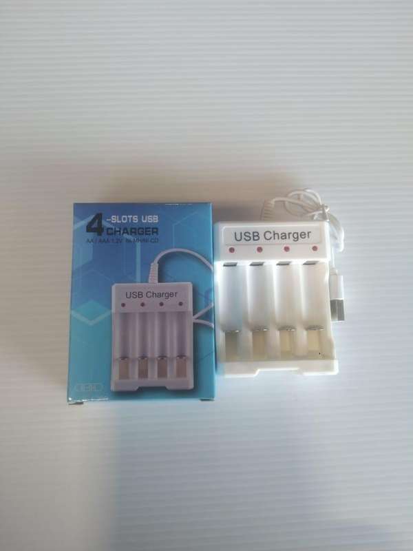 4-Slots USB Charger AA-AA 1.2V NI-MH/NI-CD