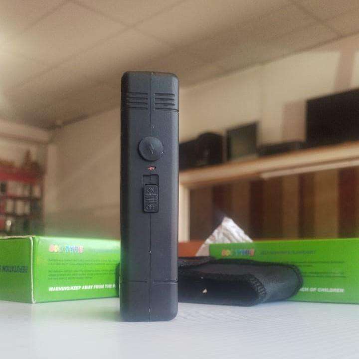 800 TYPE SELF-DEFENSIVE FLASHLIGHT/TASER