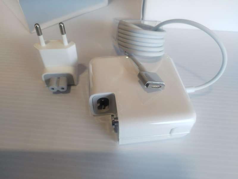 60W MagSafe Power Adapter with "T-style" connector for Macbook and other Apple devices