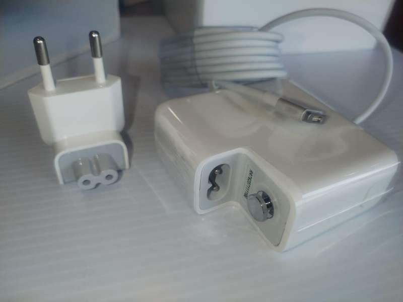 60W MagSafe Power Adapter with "T-style" connector for Macbook and other Apple devices