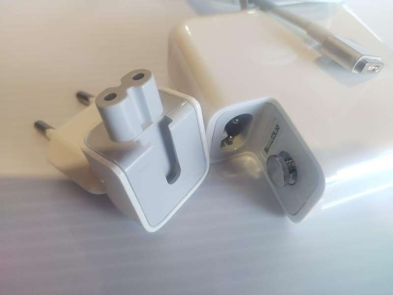 60W MagSafe Power Adapter with "T-style" connector for Macbook and other Apple devices