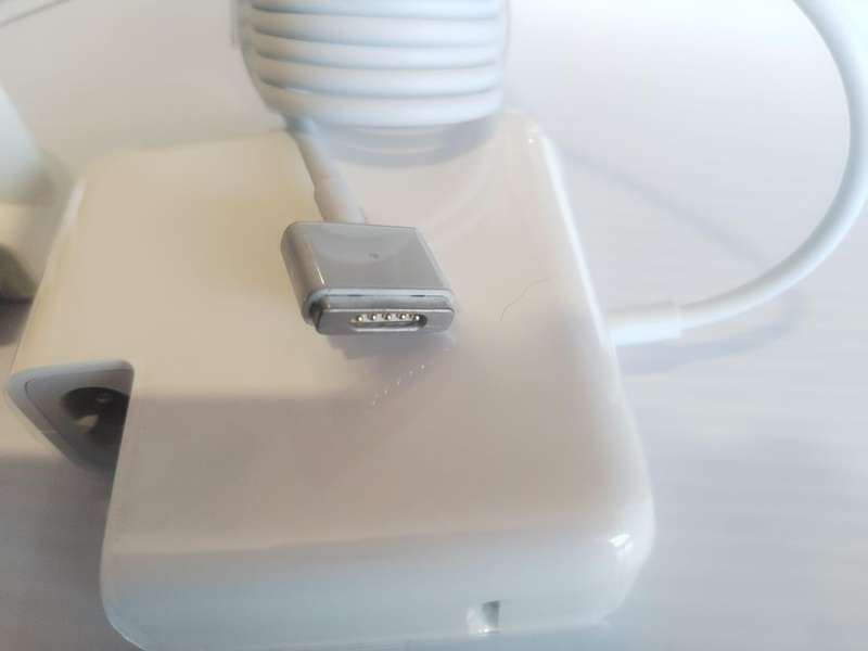 60W MagSafe Power Adapter with "T-style" connector for Macbook and other Apple devices