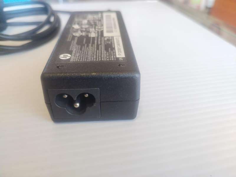 HP 65W charger-Big Pin ( Without clover leaf cable)