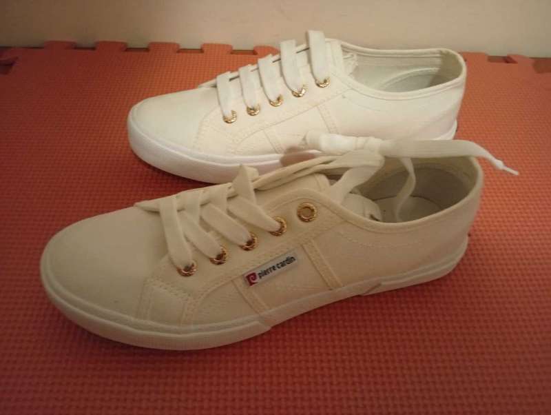 Pierre Cardin Size 5 Women's Converse Shoes For Sale