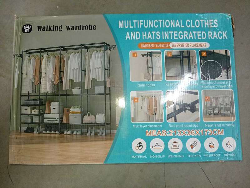 Multifunctional Clothes And Hats Integrated Rack - Walking wardrobe