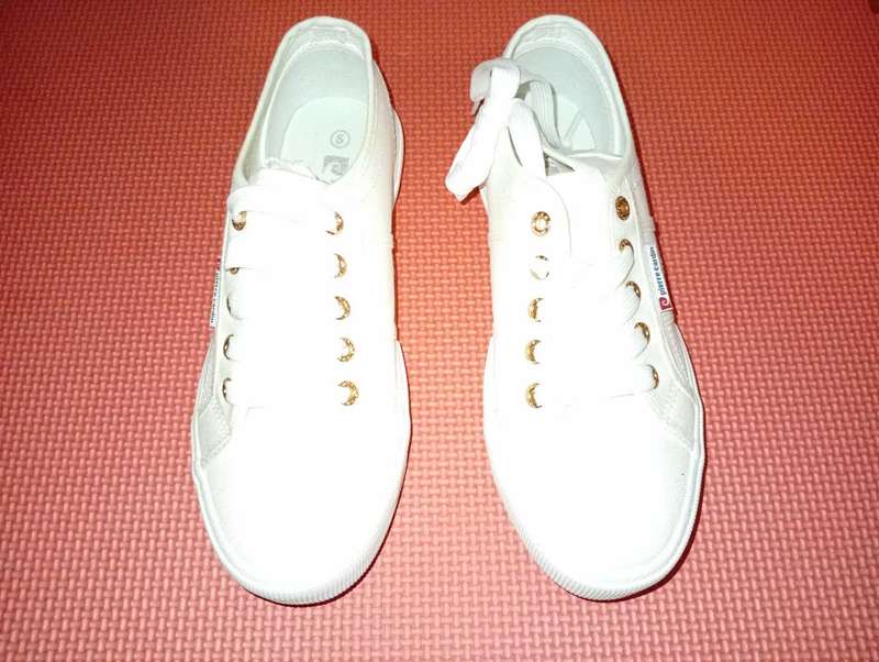 Pierre Cardin Size 5 Women's Converse Shoes For Sale