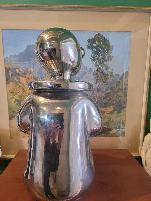 EYE CATCHING, ARTISTIC, PORCELAIN STATEMENT PIECE TO ENHANCE YOUR HOME OR OFFICE