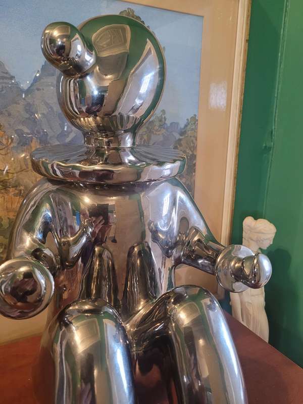 EYE CATCHING, ARTISTIC, PORCELAIN STATEMENT PIECE TO ENHANCE YOUR HOME OR OFFICE