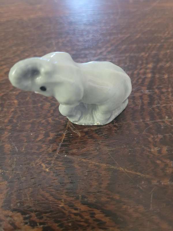 TEN COLLECTABLE WADE WHIMSIES FROM NURSERY RHYMES AND ANIMALS-ALL FOR ONE BID