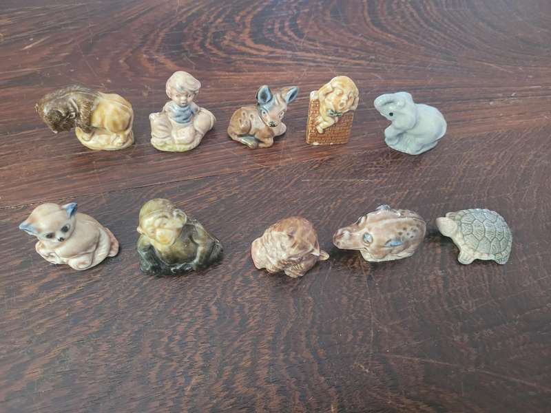 TEN COLLECTABLE WADE WHIMSIES FROM NURSERY RHYMES AND ANIMALS-ALL FOR ONE BID