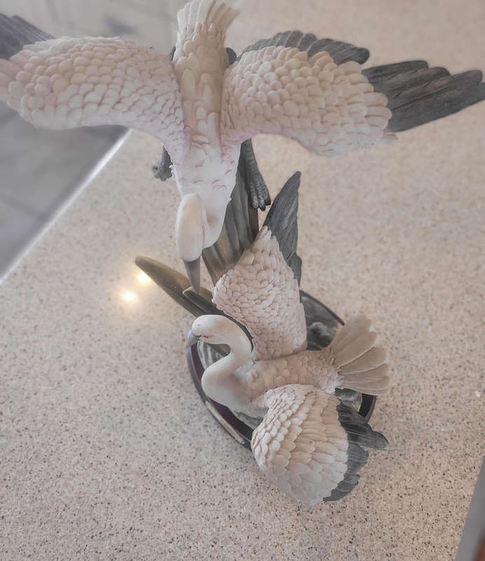 ANGELICA COLLECTION SWANS IN FLIGHT-VINTAGE-30CM HIGH 43 CM WIDE-COLLECTABLE