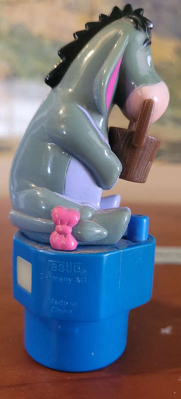 VINTAGE EEYORE CAMERA TOY-VERY RARE AS A NESTLE PROMOTIONAL TOY-WORKING KALEIDOSCOPE VIEWER-AMAZING