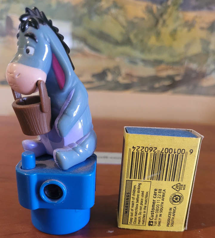 VINTAGE EEYORE CAMERA TOY-VERY RARE AS A NESTLE PROMOTIONAL TOY-WORKING KALEIDOSCOPE VIEWER-AMAZING