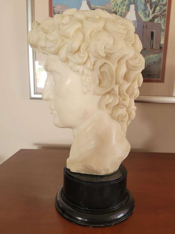 DAVID BY MICHAELANGELO A TIMELESS REPLICA MASTERPIECE. 28CM HIGH