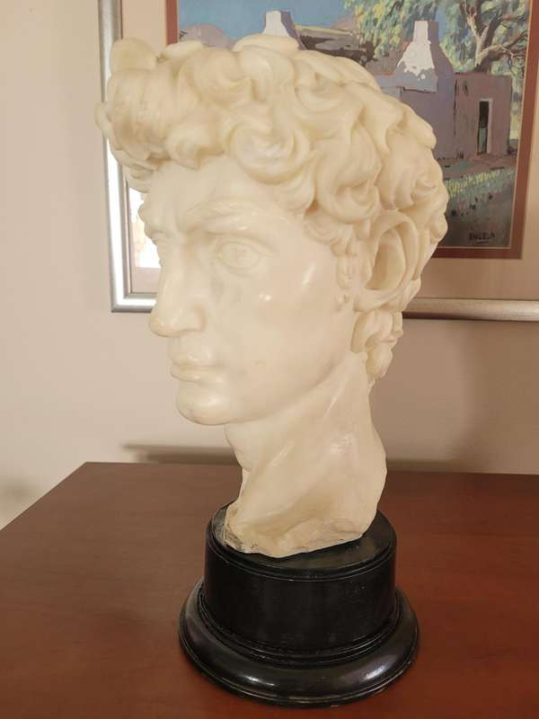 DAVID BY MICHAELANGELO A TIMELESS REPLICA MASTERPIECE. 28CM HIGH
