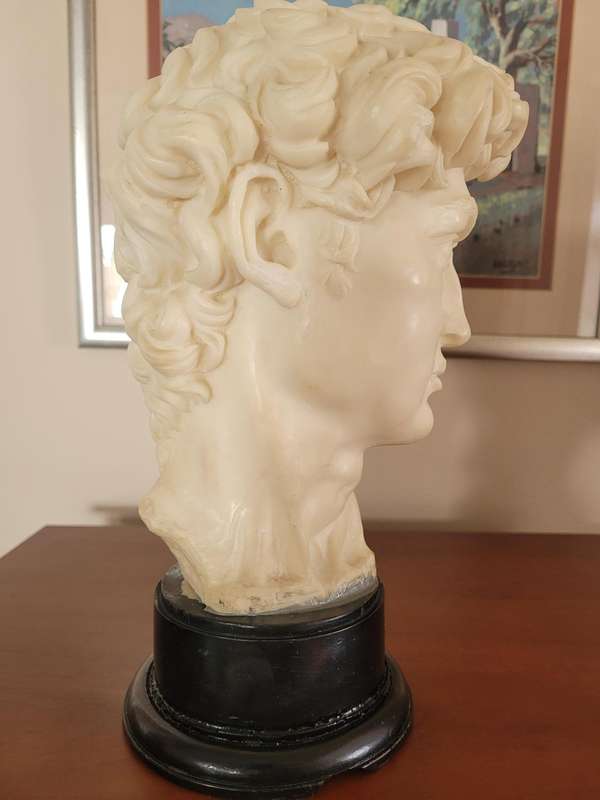 DAVID BY MICHAELANGELO A TIMELESS REPLICA MASTERPIECE. 28CM HIGH