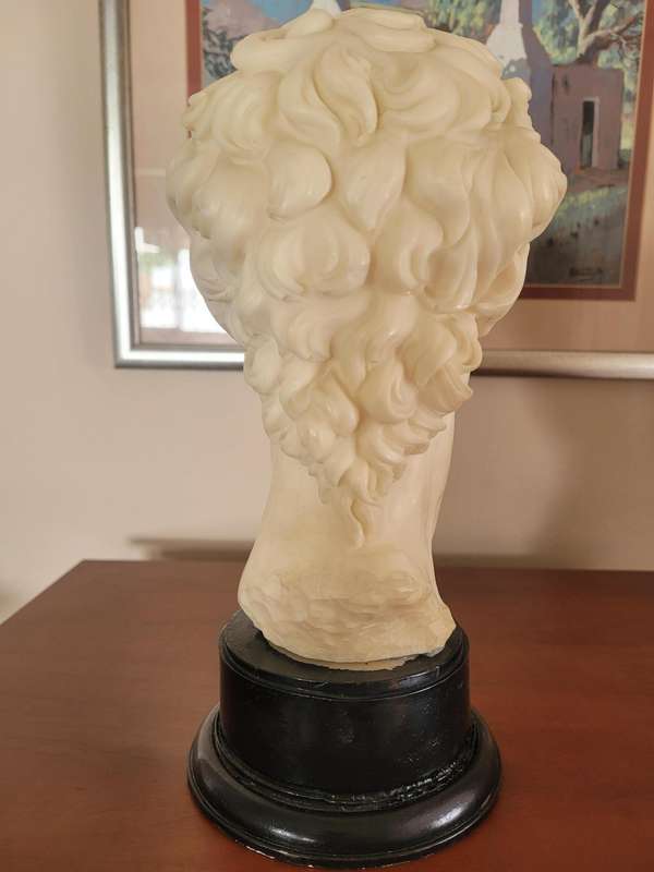 DAVID BY MICHAELANGELO A TIMELESS REPLICA MASTERPIECE. 28CM HIGH
