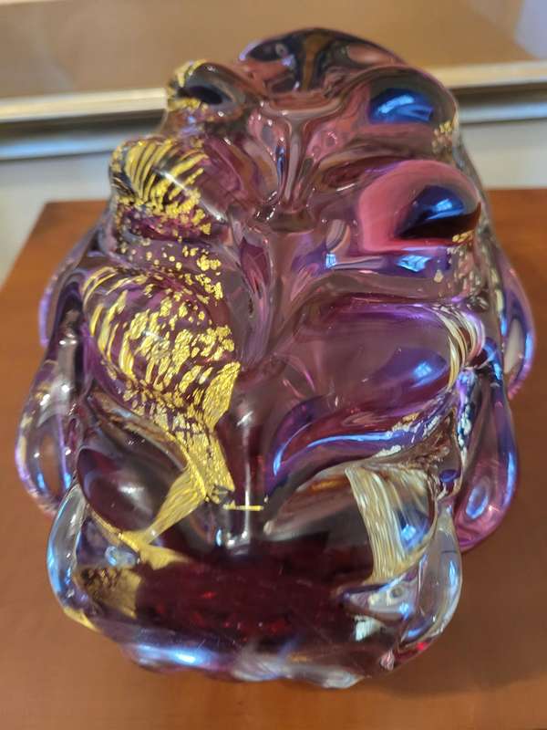 SUBSTANTIAL, FABULOUS MURANO/ITALIAN ART VASE WITH GOLD LEAF INCLUSIONS. 23CM HIGH BY 17CM WIDE.