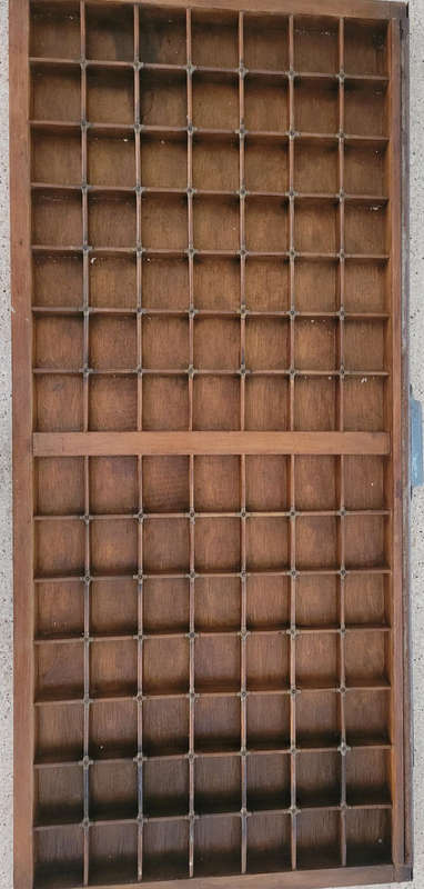 ANTIQUE/VINTAGE ACTUAL PRINTERS TRAY IN VERY NICE CONDITION, 14 x 7 (98) WITH METAL REINFORCEMENT.