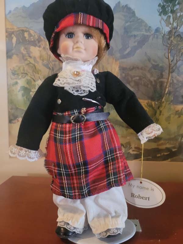 VERY BEAUTIFUL "LEONARDO COLLECTORS" PORCELAIN DOLL CALLED ROBERT -WITH ORIGINAL LABEL
