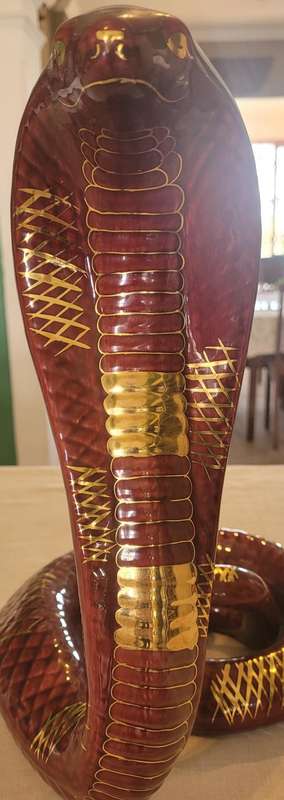 CHERRY RED AND GOLD PORCELAIN COBRA ORNAMENT AND IL VERROCCHIO STAMPED ASHTRAY