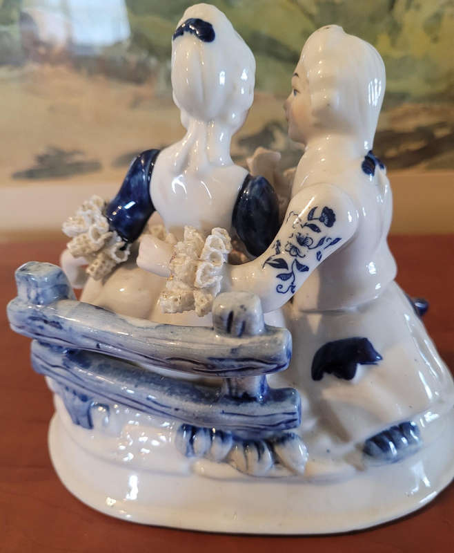 THE LEONARD COLLECTION'S FINEST, DETAILED PIECE OF PORCELAIN YOU WILL FIND, AMAZING CONDITION