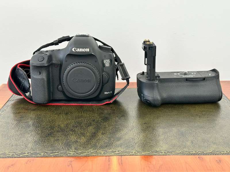 Canon 5D Mkiii - Pristine,  LOW Shutter count, 13.5k shots!