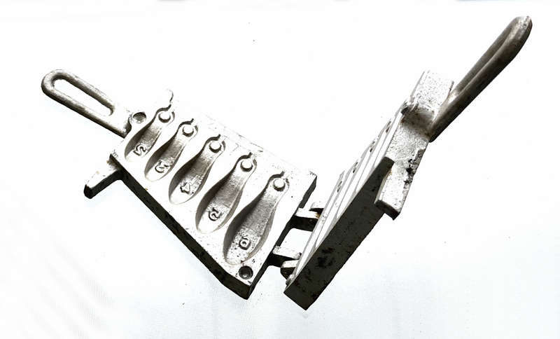 VINTAGE No 26-B BANK SINKER MOLD. MAKE YOUR OWN FISHING WEIGHTS. MADE IN TAIWAN.
